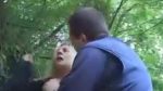 Beim Waldspaziergang missbraucht. Es geschah am hellichten Tag.