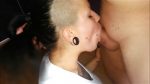 Deutsche Tattoo-Schlampe blaest tief bis zum Abkotzen